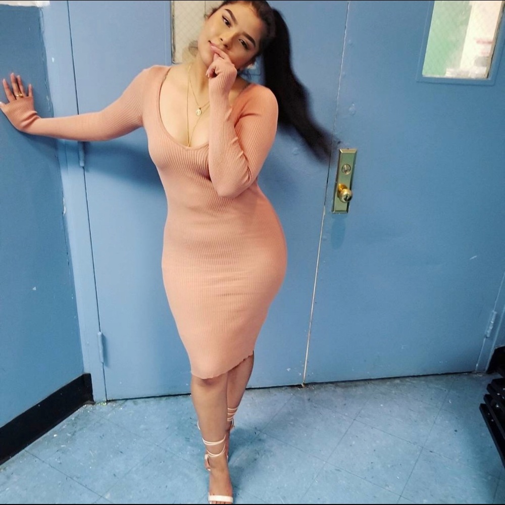 LONG SLEEVE SALMON COLOR DRESS